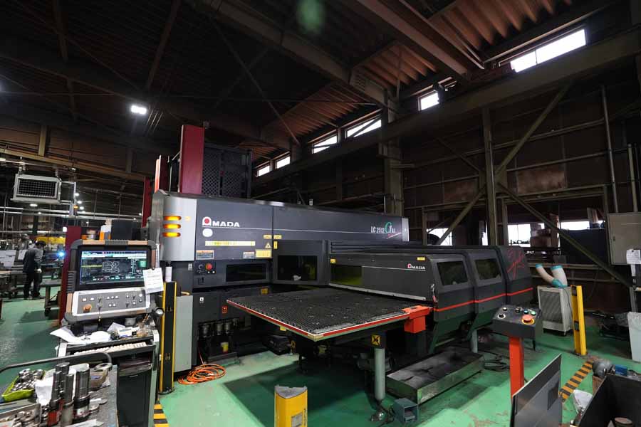 5台のブランク加工機で、スピーディな切断工程